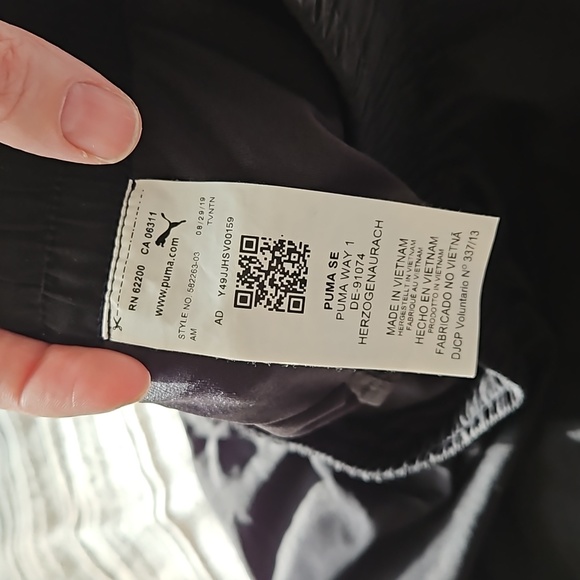 Puma Black short with red logo for running shorts - Picture 3 of 4